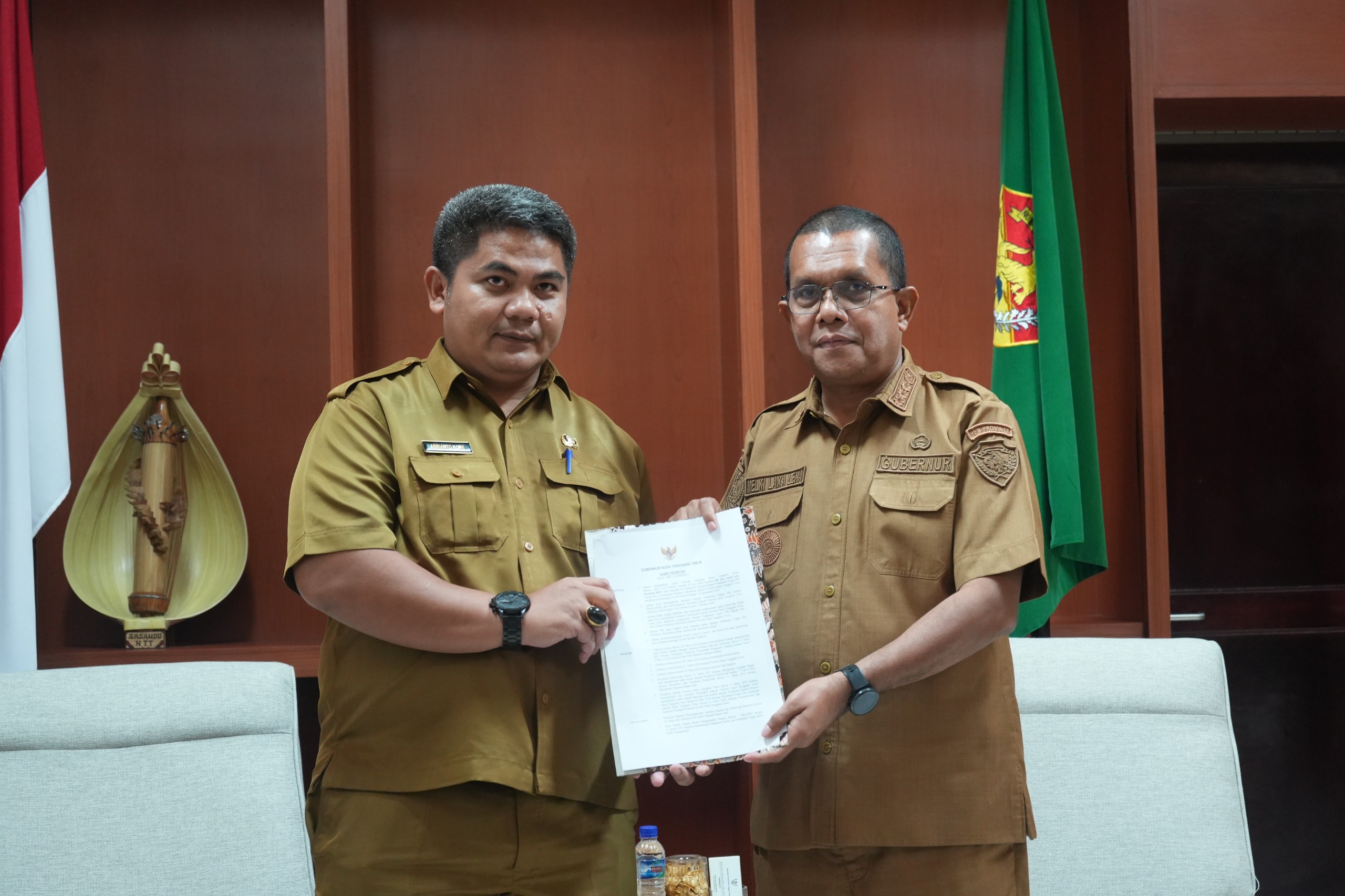 Gubernur NTT serahkan Amana Plh. Sekretaris Daerah kepada Yohanes Oktofianus Dan Penugasan pejabat di Lingkungan Sekda provinsi NTT